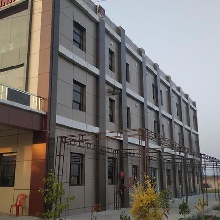 Sadabad Hotel Yoran Inn & Restaurant By Wb Inn المظهر الخارجي الصورة