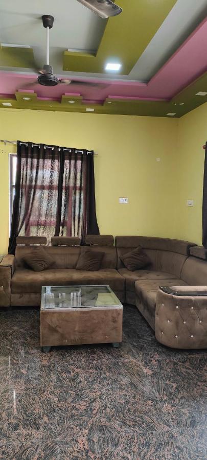 Sadabad Hotel Yoran Inn & Restaurant By Wb Inn المظهر الخارجي الصورة